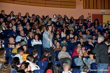 Acto de presentación de la murga teldense Los Nietos de Sarymanchez en el Teatro Víctor Jara de Vecindario (Foto Francisco Javier Santana)